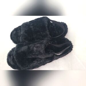 Cozy Black Slippers for Home Comfort